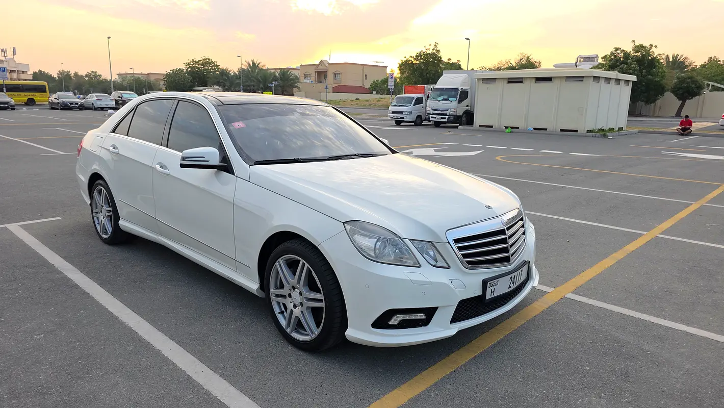Mercedes-Benz E-Class 2010 — photo 1 of 19