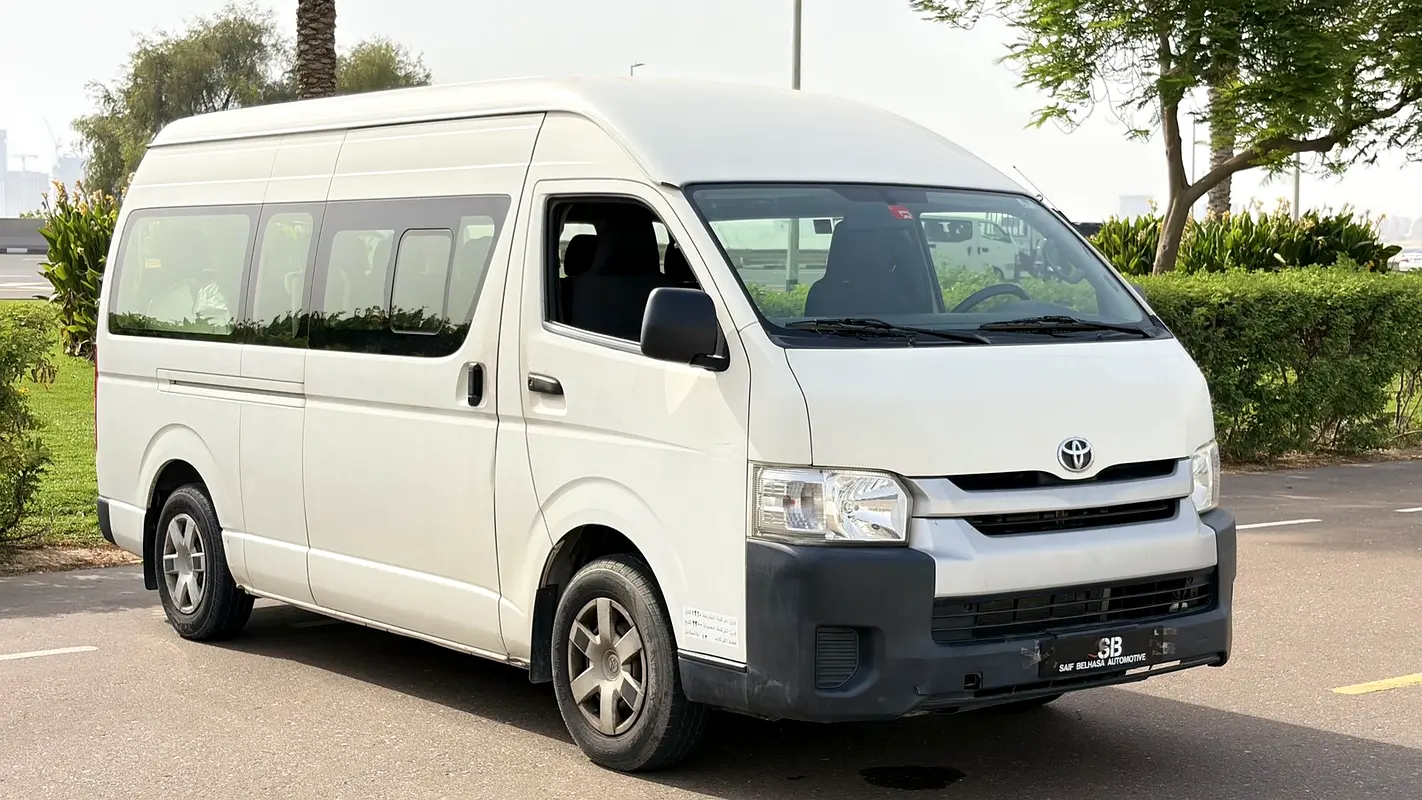 Toyota Hiace 2018 — photo 1 of 13