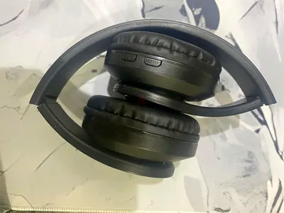 Foldable over-ear wireless headphones - good condition type-c charging/comes with charger