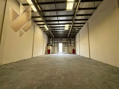 كهرباء عاليه الجوده | ارتفاع 11 متر | عداد 3 فاز | مساحه 3500 قدم مربع | يتوفر صرف صحي ودفاع مدني حديث