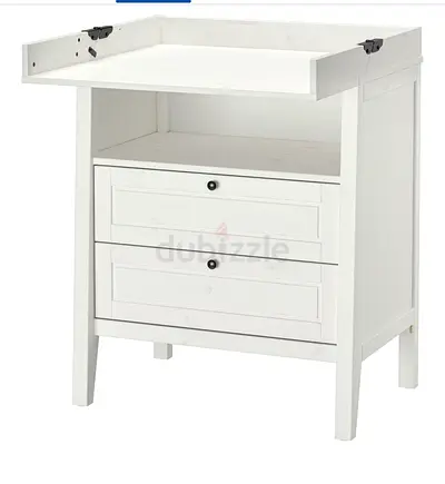 Changing table/chest of drawers