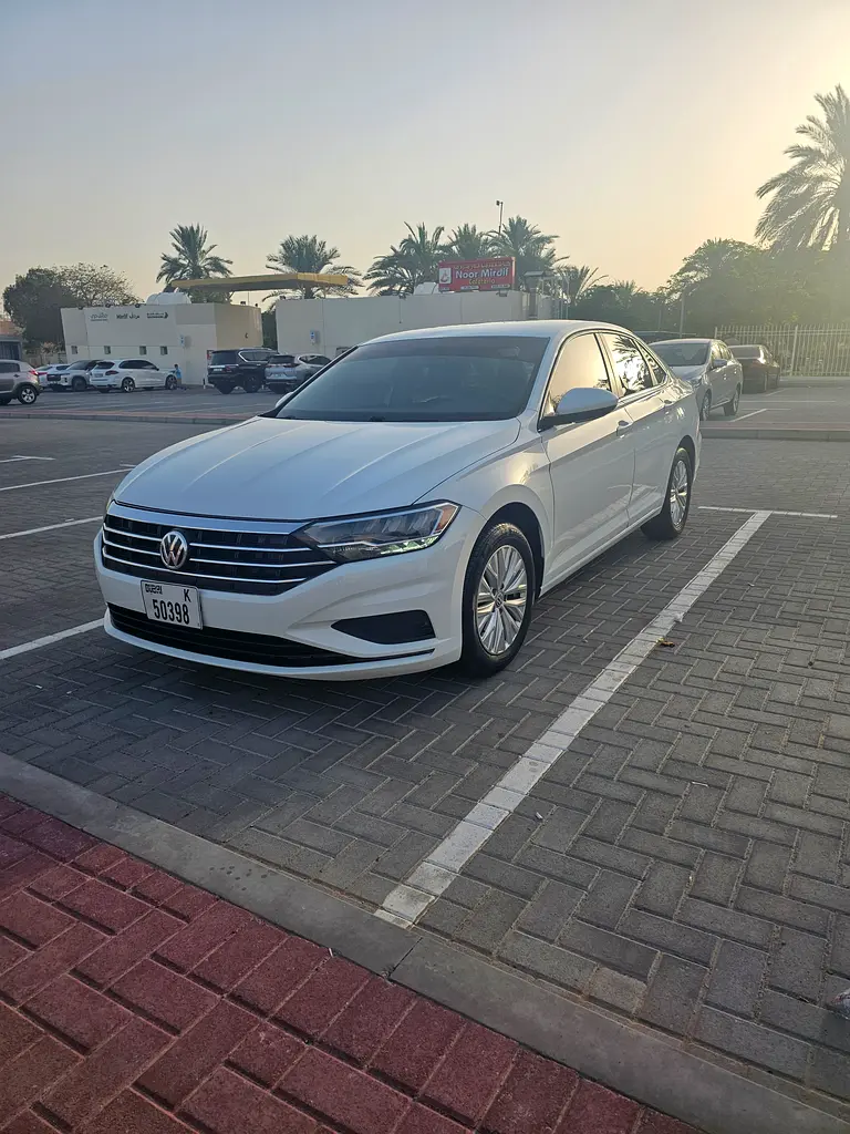 Volkswagen Jetta 2019 — photo 1 of 11