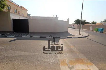 فيلا أرضي مجددة بالكامل للبيع في المنصورة الشارقة زاوية موقع مميز قريب من الخدمات