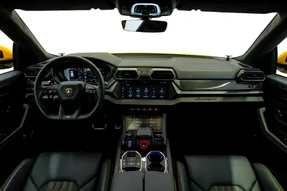 2025 Lamborghini URUS photo 9