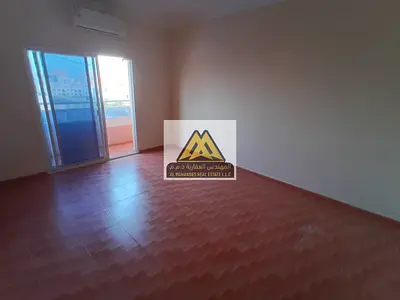 فرصة مميزة للإيجار السنوي في منطقة الروضة 2 بعجمان، استوديو بمساحة كبيرة وتصميم عملي مع بلكونة بإطلالة ممتازة،