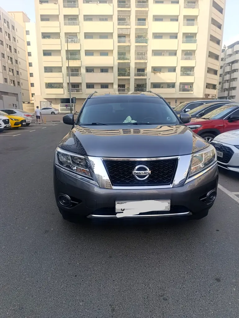 Nissan Pathfinder 2016 — photo 1 of 9