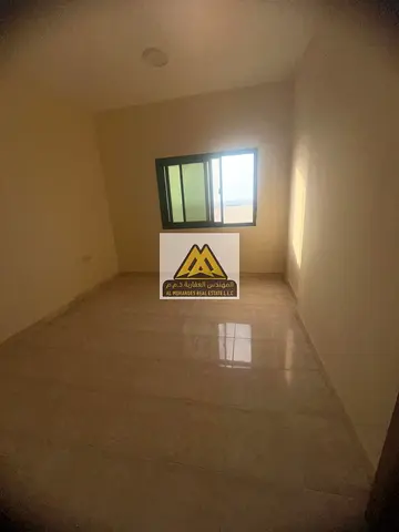 شقة مميزة للإيجار السنوي في منطقة الكورنيش بعجمان، صف أول على البحر