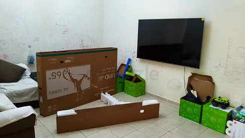 Hisense 65-inch 4K smart TV with original package + foam + table/+wall mount frame