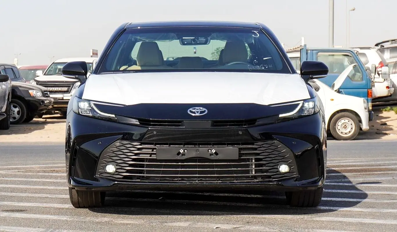 Toyota Camry 2026 — photo 1 of 19