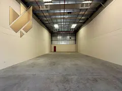 Fully equipped warehouse for rent in Industrial Area 18, Sharjah, with an area of 2,400 sq. ft., loc
