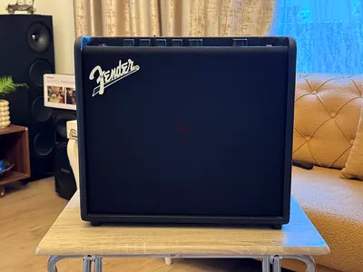 Fender Mustang LT25 Guitar Amplifier