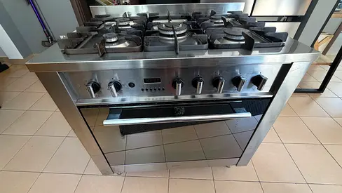 Stainless Steel  Indesit 5-Burner Gas Range with Oven - Used