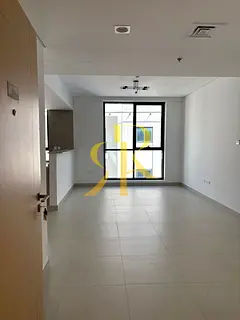 UPGRADE YOUR LIFESTYLE | BRIGHT 2BR | CORNER UNIT | HIGH FLOOR | JUMEIRAH GARDEN CITY
