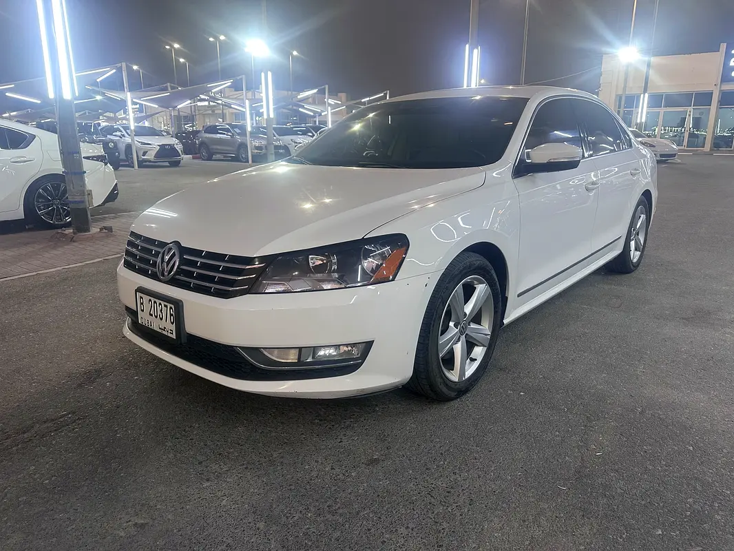 Volkswagen Passat 2015 — photo 1 of 13