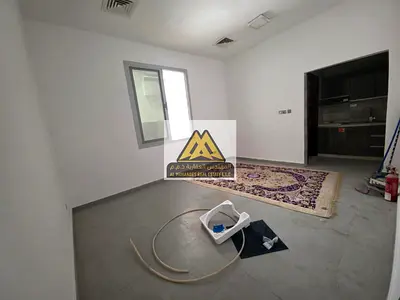 استوديو للإيجار السنوي في الروضة 1 عجمان مساحة كبيرة مبنى جديد مطبخ شبه منفصل تكييف مركزي موقع مميز قريب من الخدمات