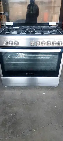 Ariston 90 by 60 c.m freestanding Cooker with Convection Oven Full Gas 5 Burner model number AM9GC6K