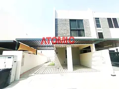 Unfurnushed | R2EM Single Row Well Maintained Townhouse