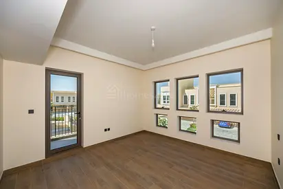 END CORNER | ON THE PARK & POOL | GENUINE RESALE