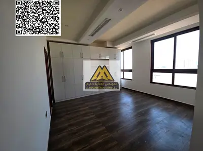 شقة غرفتين وصالة للإيجار في الجرف 2 عجمان بمساحة مميزة وغرف ماستر وتشطيبات راقية داخل بناية جديدة بموقع حيوي قريب من جميع الخدمات