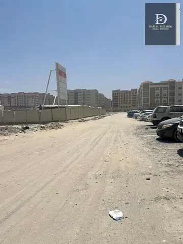 للبيع فى الشارقة منطقة تجارية مويلح  ارض تجارية  مساحة 16287 قدم مربع  على الشارع العام