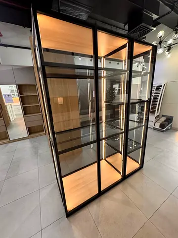 Furniture : Glass cabinet 1700x2200x600mm