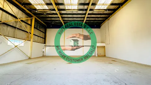 **🏭 مستودع عالي الطاقة 50 كيلو وات / 2200 قدم مربع للإيجار في منطقة الإمارات الصناعية الحديثة، أم القيوين 🏭**