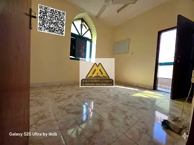 الشقة بمساحة كبيرة وتصميم عملي يوفر راحة في الاستخدام اليومي، مناسبة للأفراد أو الأزواج الباحثين عن سكن اقتصادي في موقع مميز. تقع في الطابق