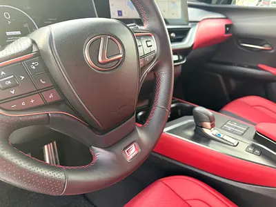 صورة 10 لـ 2024 Lexus UX-SERIES