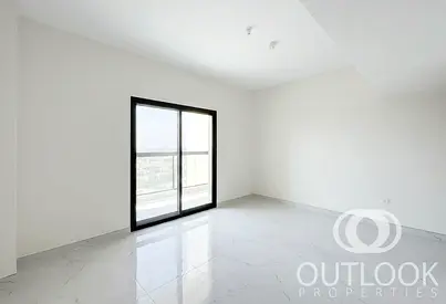 HIGH FLOOR | LARGE LAYOUT | NEAR METRO | URGENT SALE