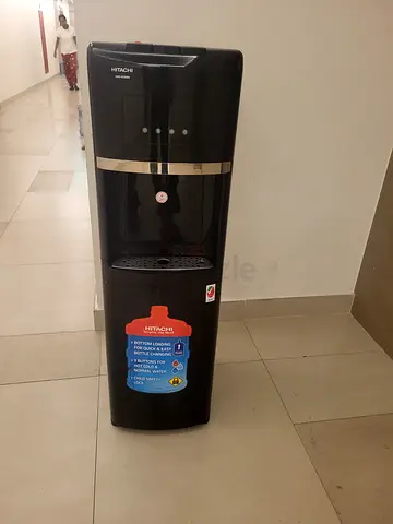 Bottom load water dispenser