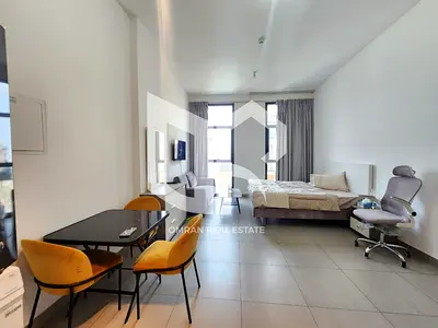 🏡 فرصة ذهبية – استوديو مفروش للبيع في الممشى الشارقة | إطلالة مسبح | جاهز للسكن والاستثمار 🌊🔥