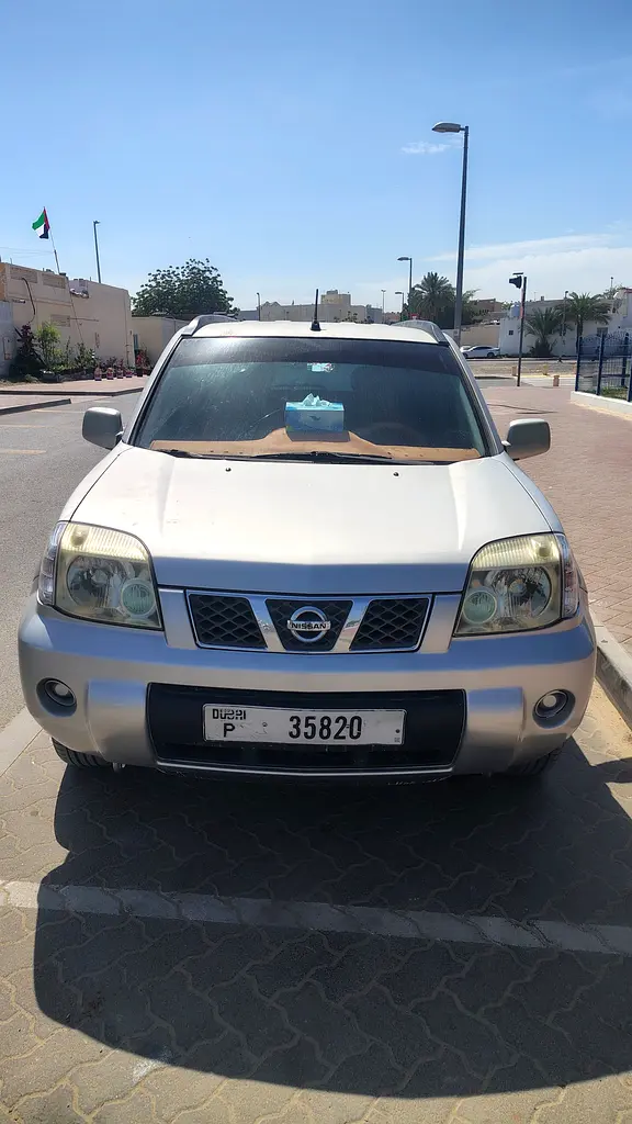 Nissan X-Trail 2010 — photo 1 of 11