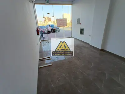 فرصة تجارية مميزة للإيجار في قلب منطقة الجرف الصناعية