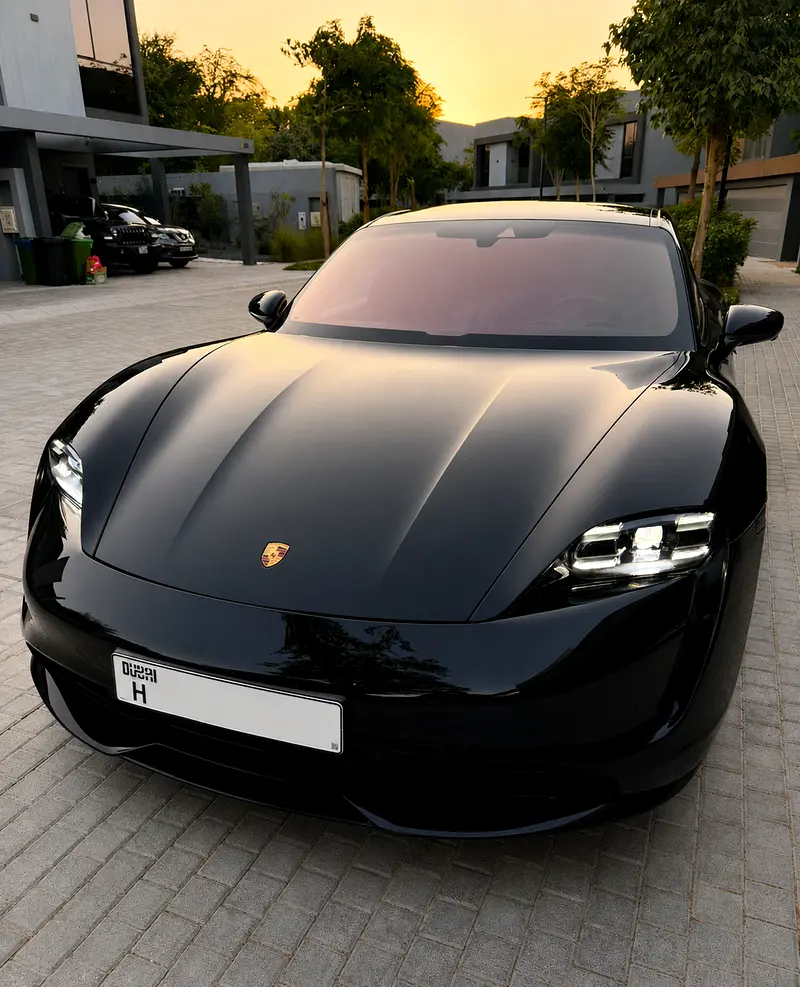 Porsche Taycan 2021 — photo 1 of 12