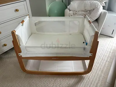 Snuz pod 5 with water proof mattress cover. bedside crib in light wood - never used