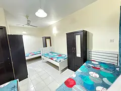 LADIES BEDSPACE NEAR SHARAF DG METRO
