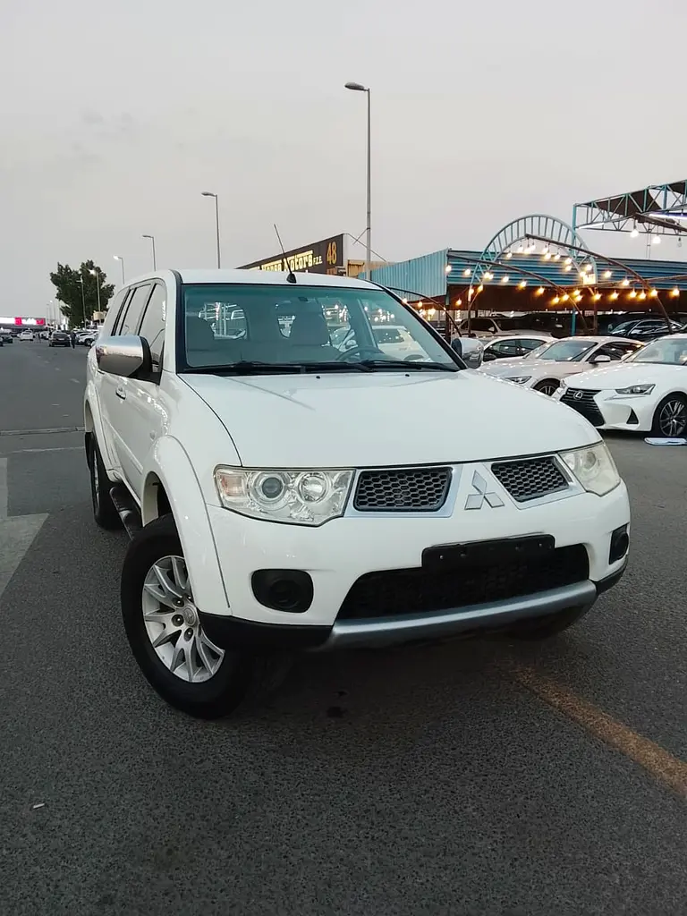 Mitsubishi Pajero 2011 — photo 1 of 20