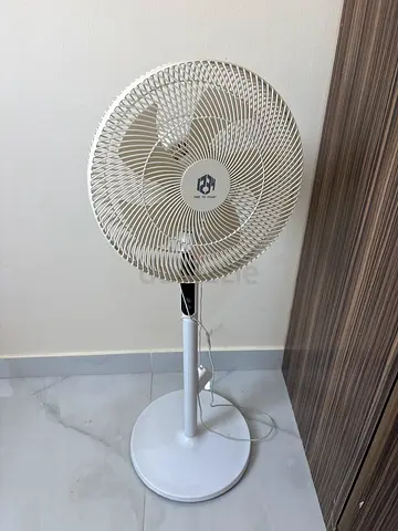 White pedestal standing fan - good working condition