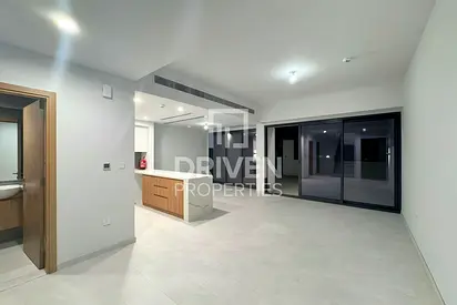 Vacant | Near to Pool | Multiple Options