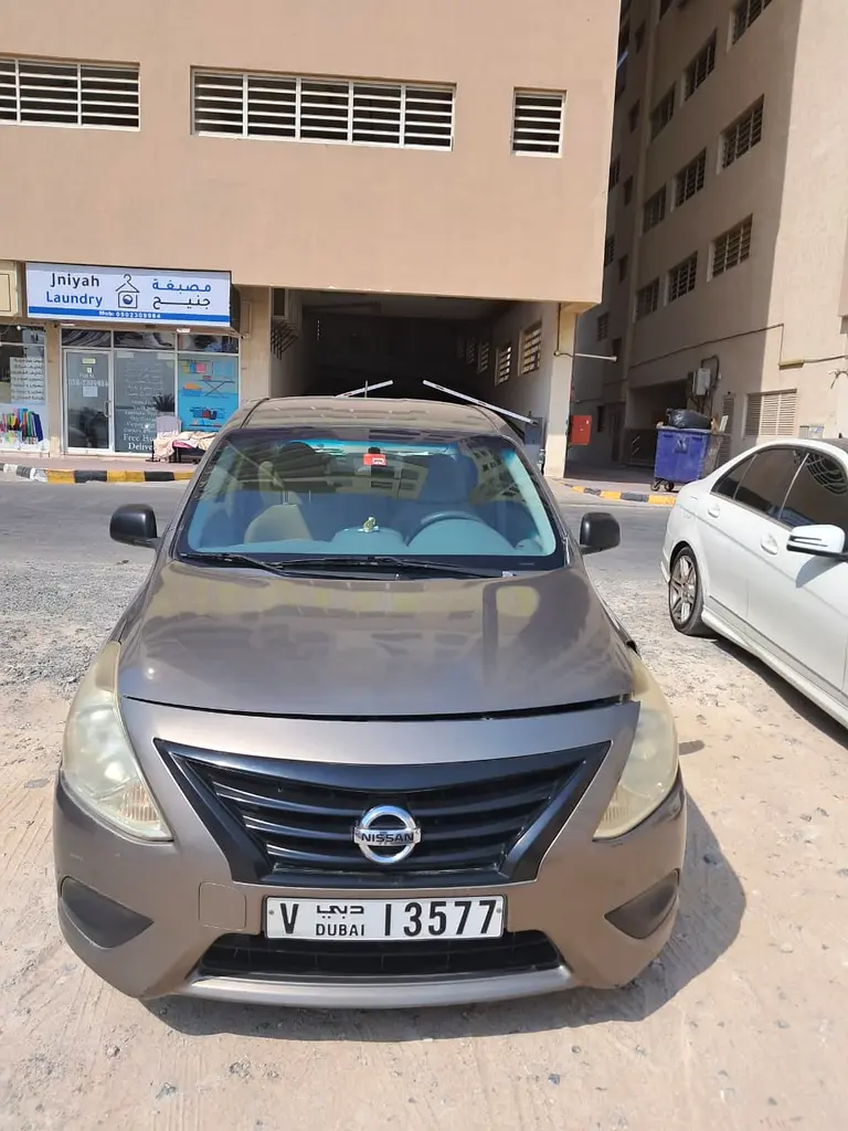 Nissan Sunny 2015 — photo 1 of 4