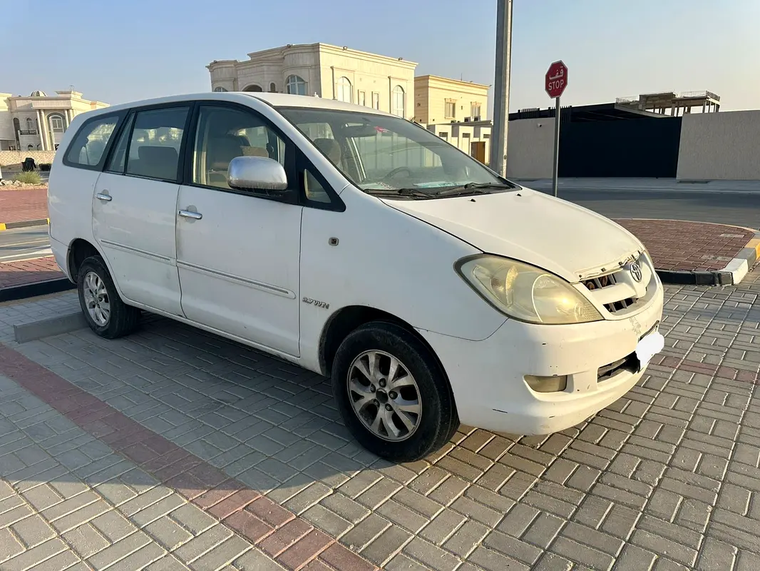 Toyota Innova 2006 — photo 1 of 5