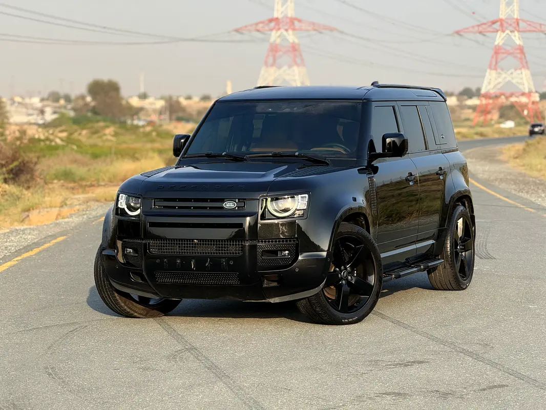 Land Rover Defender 2024 — photo 1 of 17