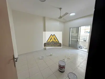 شقة غرفة وصالة للإيجار في النعيمية 2 عجمان شارع الشيخ خليفة بلكونة مساحة كبيرة تكييف مركزي موقع مميز قريب جسر غلفا
