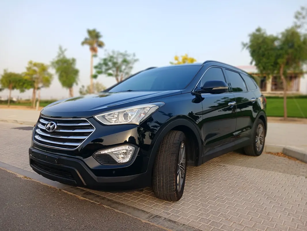 Hyundai Grand Santa Fe 2013 — photo 1 of 9