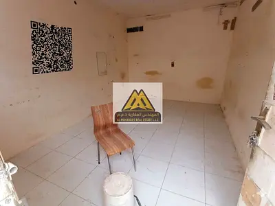 8 rooms available in a worker's camp | Each room accommodates 8-10 people | Air conditioning installation is the tenant's responsibility | Bathroom an