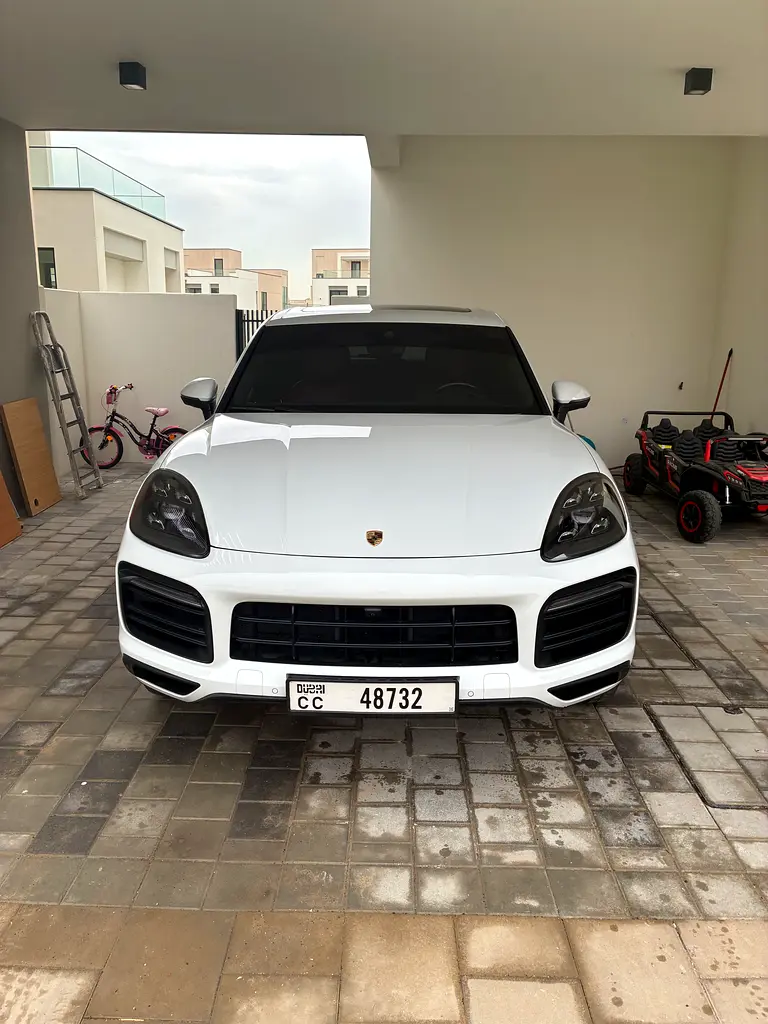 Porsche Cayenne 2020 — photo 1 of 6