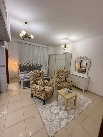 استوديو للإيجار الشهري