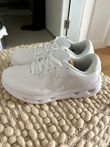 On Cloudnova White Size 40