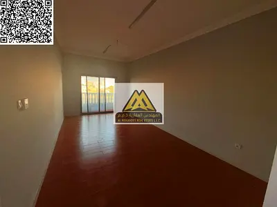At an excellent price, suitable for everyone, with free maintenance, 2 bathrooms, parquet flooring, and a balcony. Family building.