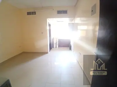 spacious studio \\neat and clean\\ prime location just 18k